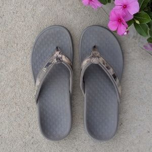 Vionic sandal flip flops size 8